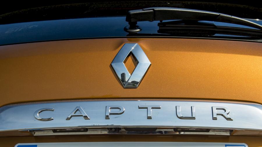 Логотип Renault Captur 2017 года  (WW) (фото 114 из 149)